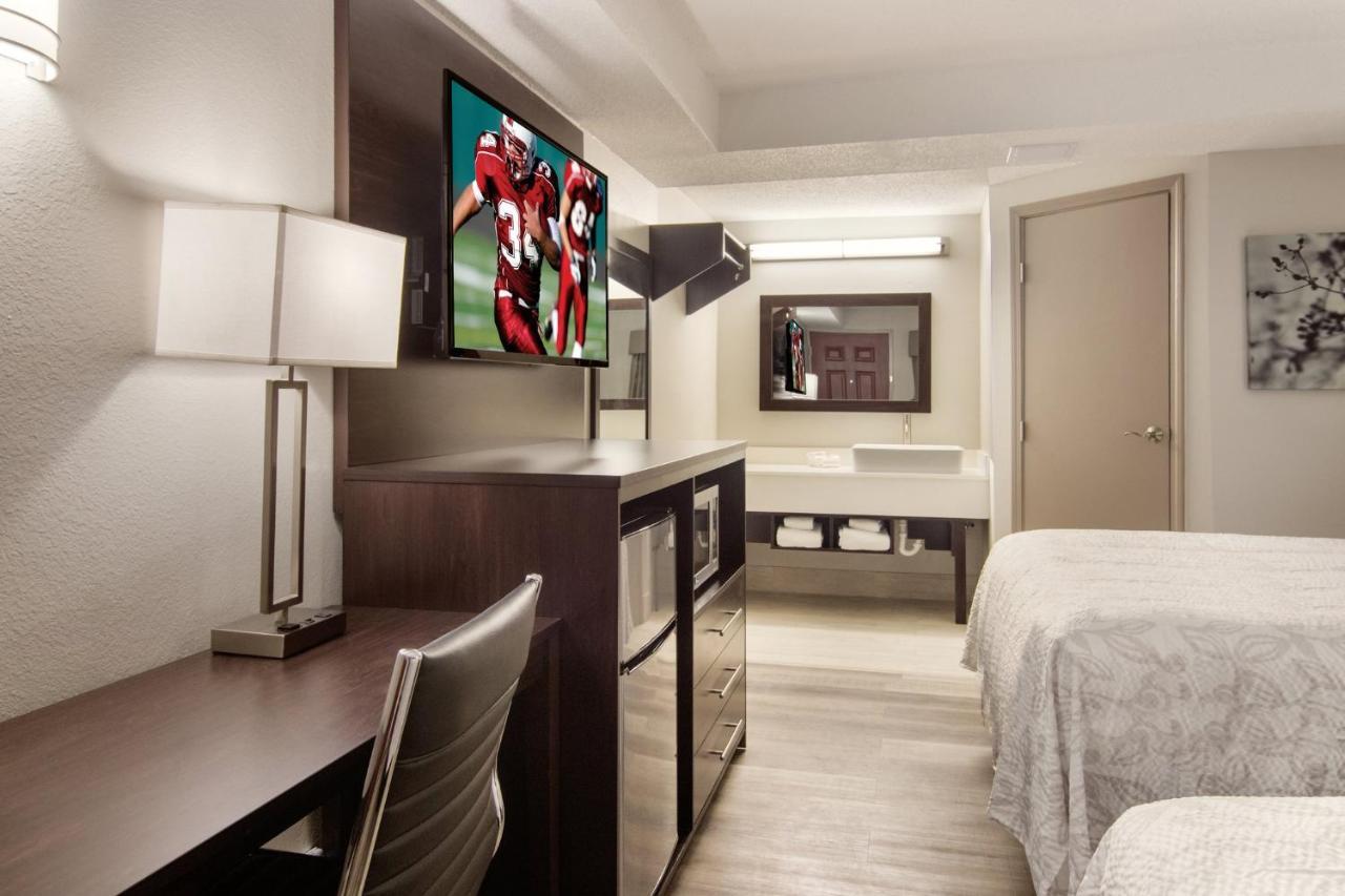 Red Roof Inn Plus & Suites Erie Dış mekan fotoğraf