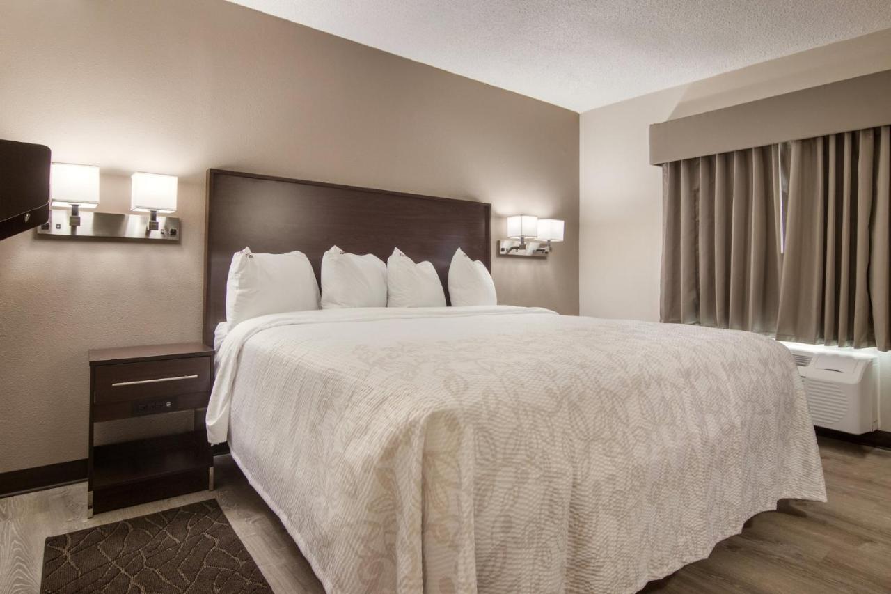Red Roof Inn Plus & Suites Erie Dış mekan fotoğraf