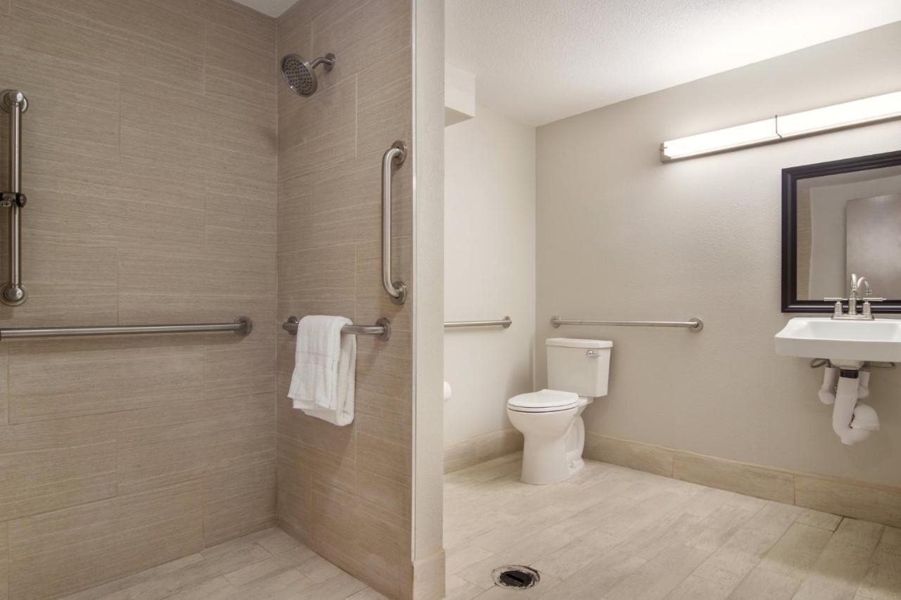 Red Roof Inn Plus & Suites Erie Dış mekan fotoğraf