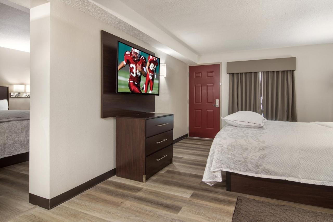 Red Roof Inn Plus & Suites Erie Dış mekan fotoğraf